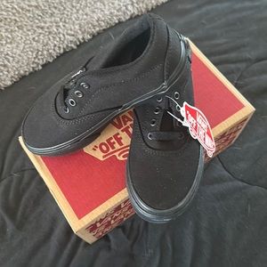 Black Vans Doheny - NWT - Kids Size 11